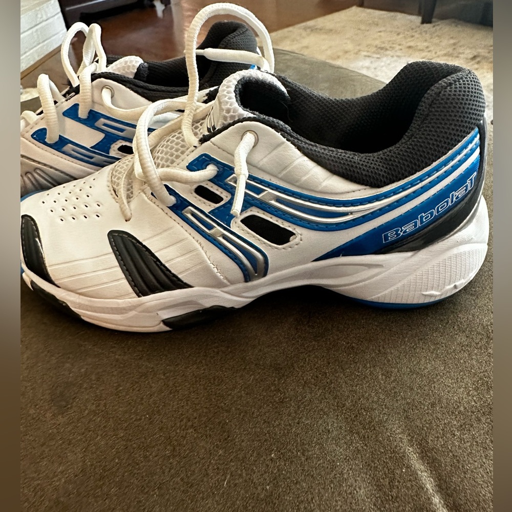 Babolat youth tennis shoe-new